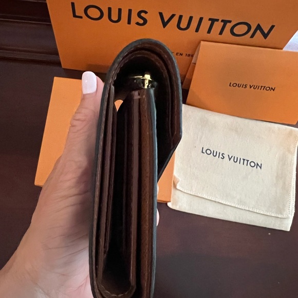 SOLD Authentic Louis Vuitton Victorine wallet - Picture 7 of 10